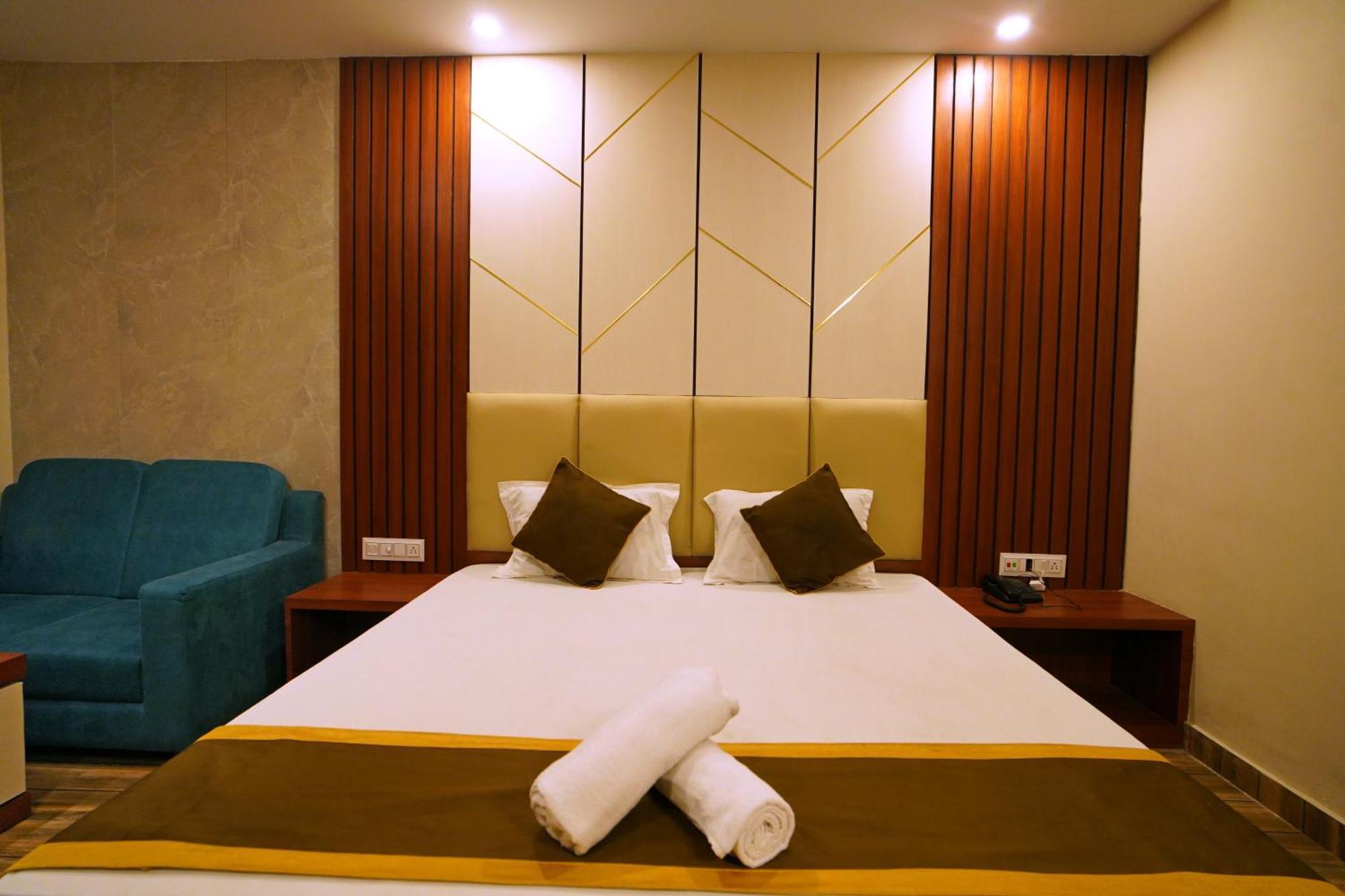 Royal Sea View !! Beach Front With Free Wifi !! Digha  Buitenkant foto