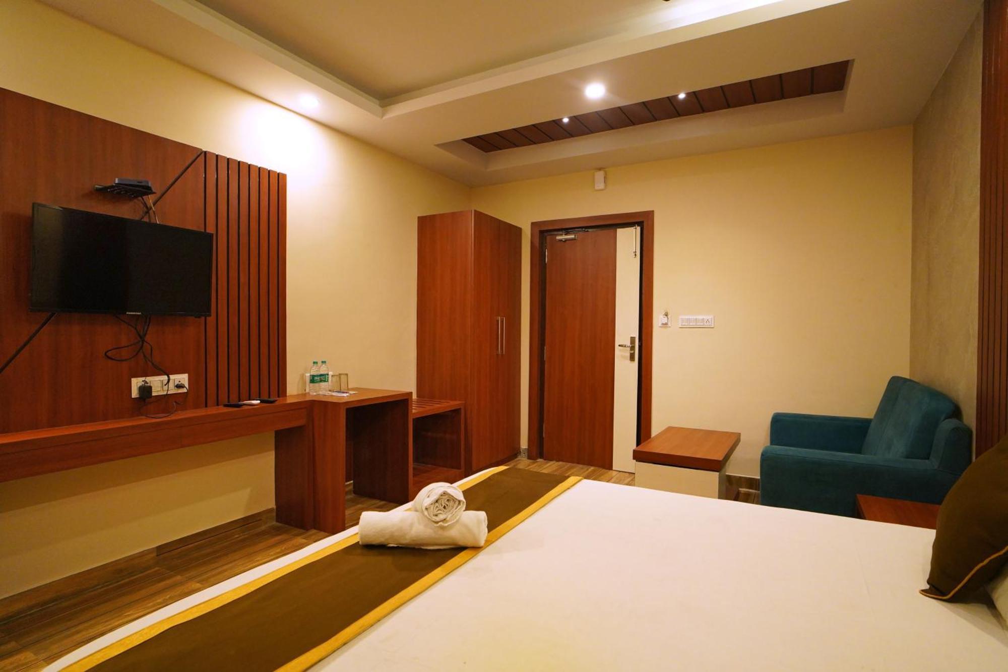 Royal Sea View !! Beach Front With Free Wifi !! Digha  Buitenkant foto