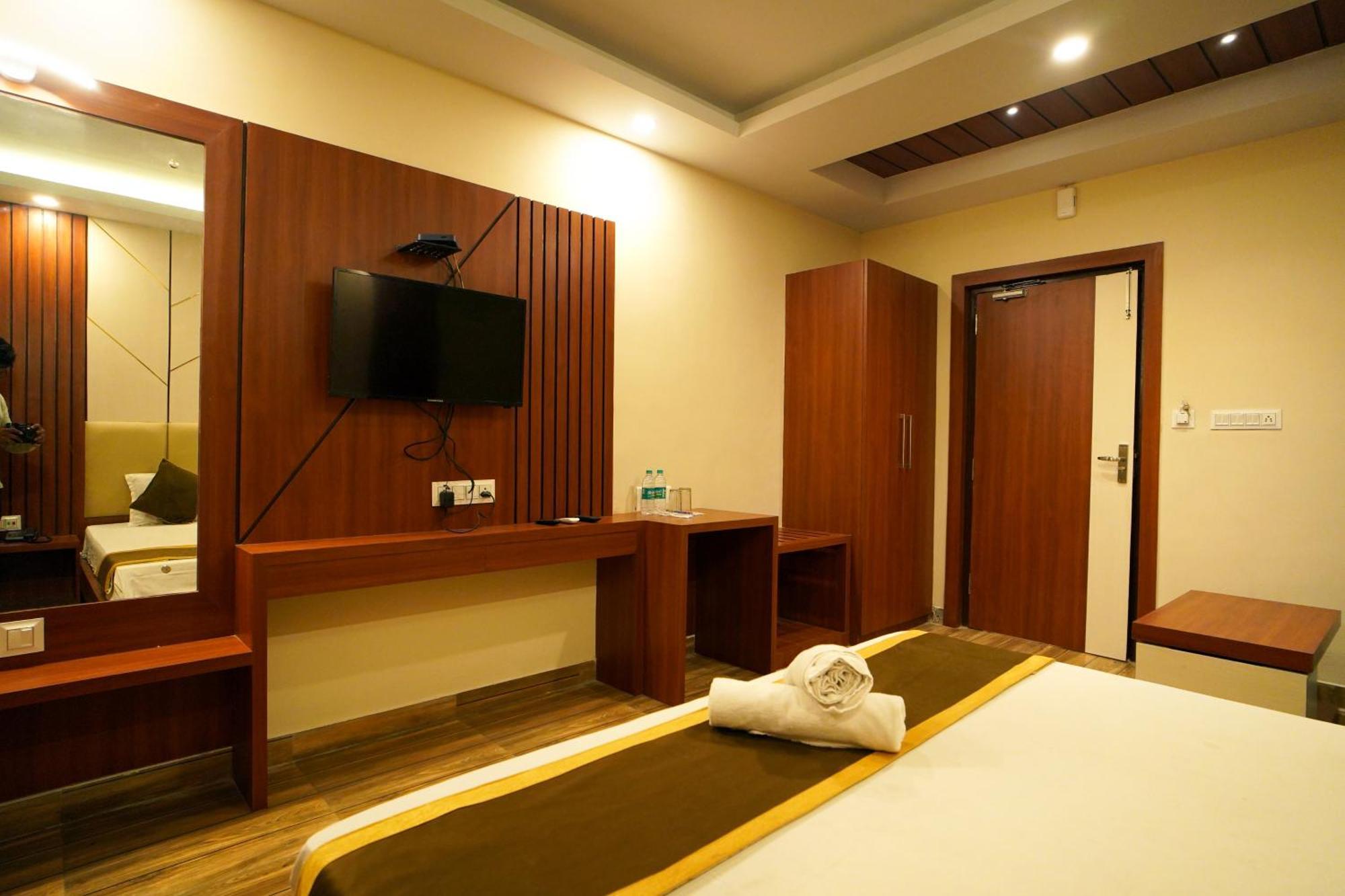 Royal Sea View !! Beach Front With Free Wifi !! Digha  Buitenkant foto